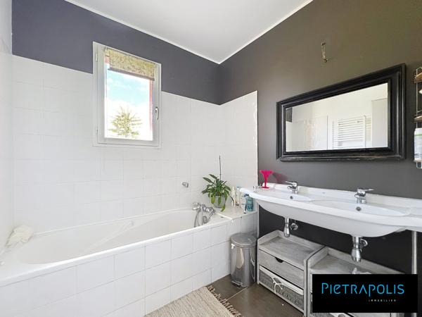 CIVRIEUX CENTRE – Belle maison 178 m² – Piscine & Pool House – 4 chambres – DPE B