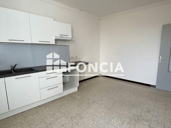 Location Appartement 2 pièces 65.5 m² - 56 RUE DE LA REPUBLIQUE Bagnols-sur-ceze 30200