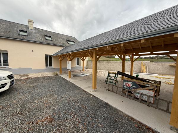 LONGERE RENOVEE 4 CHAMBRES - GARAGE - TERRAIN