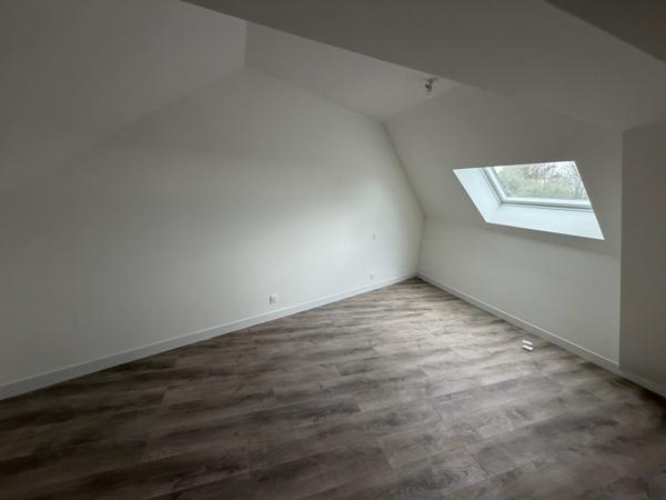 LONGERE RENOVEE 4 CHAMBRES - GARAGE - TERRAIN