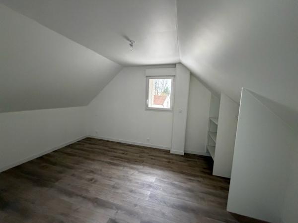 LONGERE RENOVEE 4 CHAMBRES - GARAGE - TERRAIN