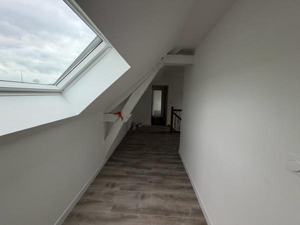 LONGERE RENOVEE 4 CHAMBRES - GARAGE - TERRAIN