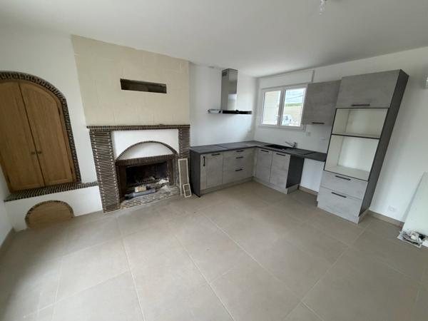 LONGERE RENOVEE 4 CHAMBRES - GARAGE - TERRAIN