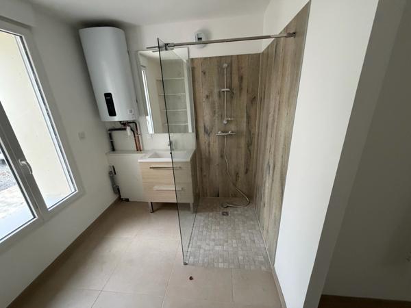 LONGERE RENOVEE 4 CHAMBRES - GARAGE - TERRAIN