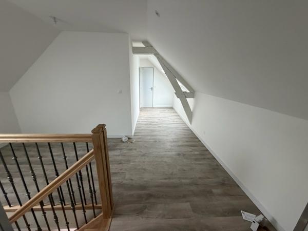 LONGERE RENOVEE 4 CHAMBRES - GARAGE - TERRAIN