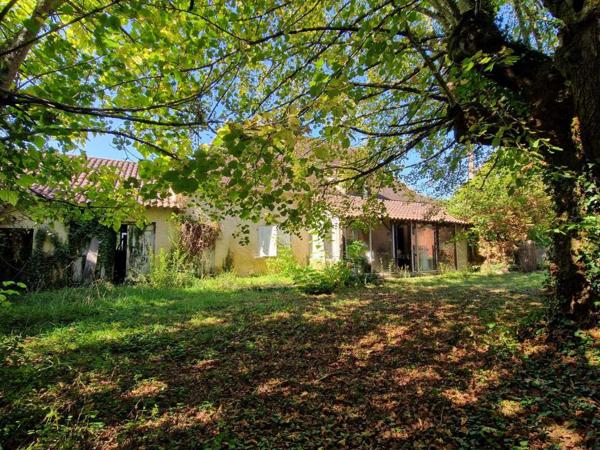 Maison ancienne - Le bugue Maison perigordine en pierres à renover avec dépendances et terrain d'env 5000m2