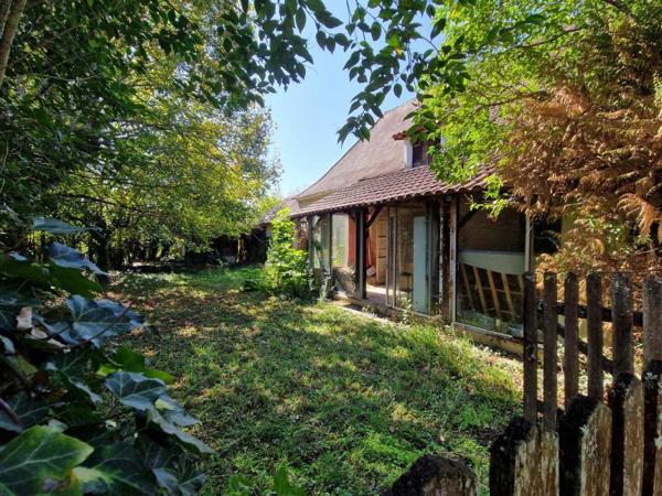 Maison ancienne - Le bugue Maison perigordine en pierres à renover avec dépendances et terrain d'env 5000m2