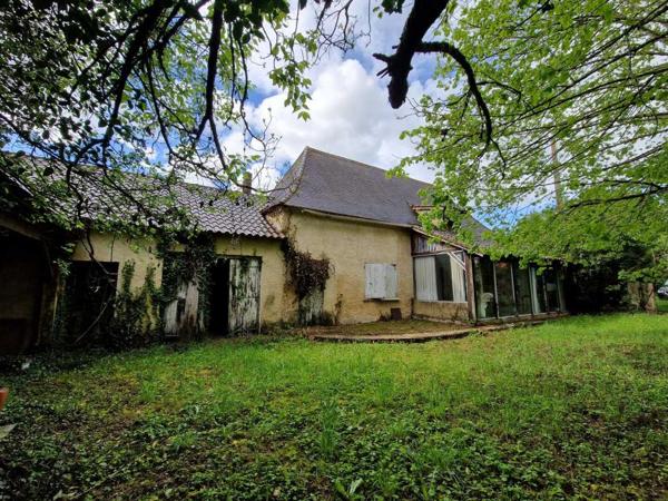Maison ancienne - Le bugue Maison perigordine en pierres à renover avec dépendances et terrain d'env 5000m2