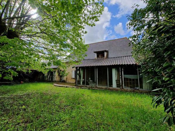 Maison ancienne - Le bugue Maison perigordine en pierres à renover avec dépendances et terrain d'env 5000m2