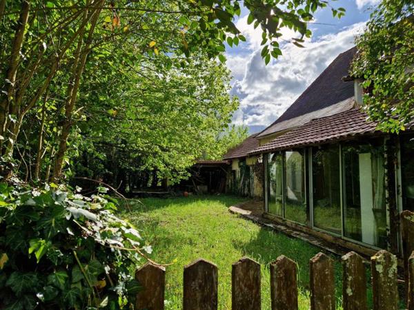 Maison ancienne - Le bugue Maison perigordine en pierres à renover avec dépendances et terrain d'env 5000m2
