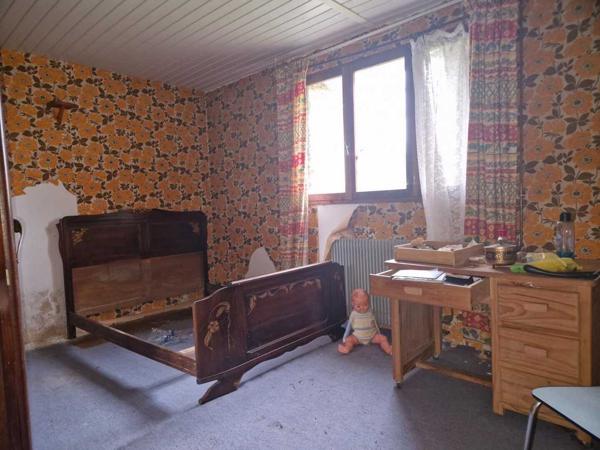 Maison ancienne - Le bugue Maison perigordine en pierres à renover avec dépendances et terrain d'env 5000m2
