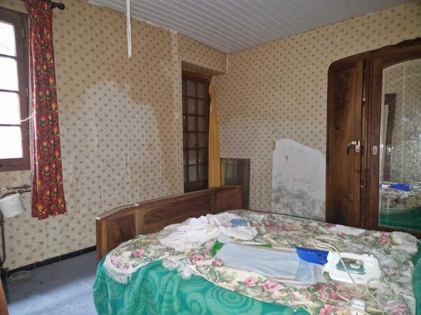 Maison ancienne - Le bugue Maison perigordine en pierres à renover avec dépendances et terrain d'env 5000m2
