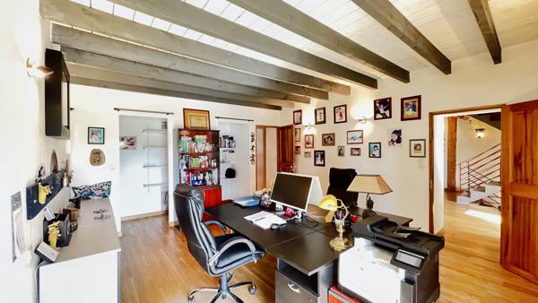 L'Isle-sur-la-Sorgue (84800) PROPRIETE 425 M2