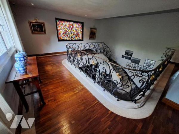 

Dans un secteur très prisé avec un  parc de 8607 m²
entièrement clos,Magnifique demeure surpl...