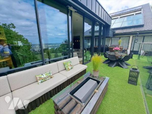 

Dans un secteur très prisé avec un  parc de 8607 m²
entièrement clos,Magnifique demeure surpl...