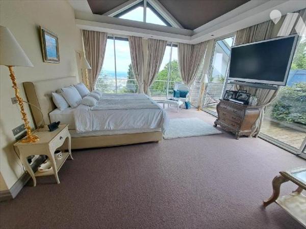 

Dans un secteur très prisé avec un  parc de 8607 m²
entièrement clos,Magnifique demeure surpl...