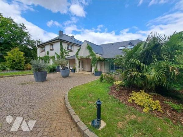 

Dans un secteur très prisé avec un  parc de 8607 m²
entièrement clos,Magnifique demeure surpl...