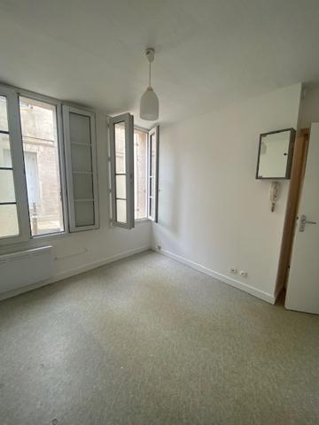 Local professionnel
                                                                                                                                                                                                                                                                                                                        1 pièce(s)                                                                                                                                                                                                          12.2  m²