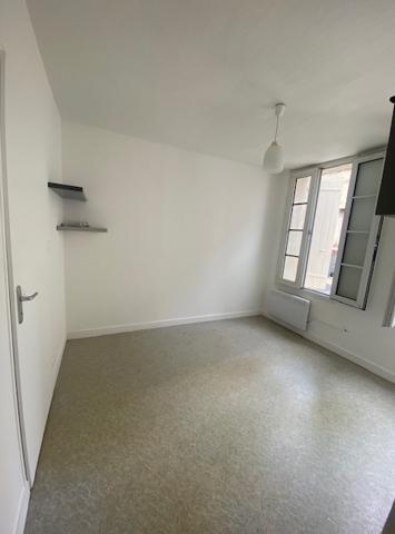Local professionnel
                                                                                                                                                                                                                                                                                                                        1 pièce(s)                                                                                                                                                                                                          12.2  m²