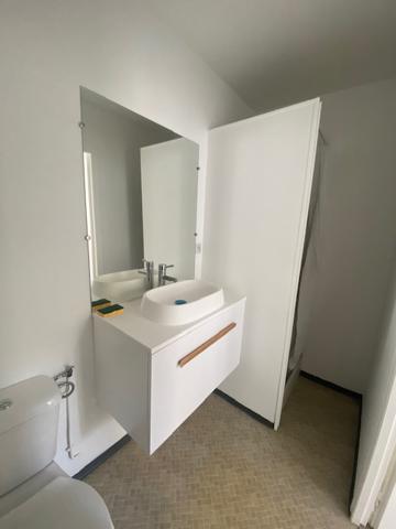 Local professionnel
                                                                                                                                                                                                                                                                                                                        1 pièce(s)                                                                                                                                                                                                          12.2  m²