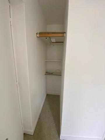 Local professionnel
                                                                                                                                                                                                                                                                                                                        1 pièce(s)                                                                                                                                                                                                          12.2  m²