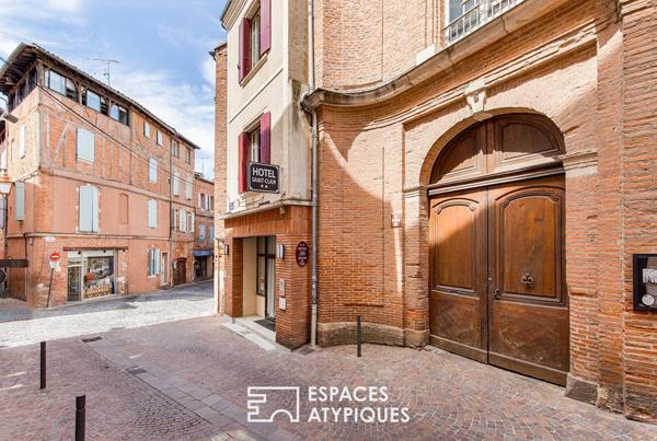 Ancien hôtel à rénover dans le centre historique