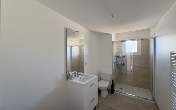 Appartement à vendre    2 pièces •  Toulon