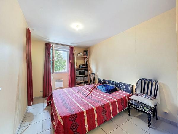 A VENDRE CASTANET TOLOSAN CENTRE-VILLE APPARTEMENT T3  LOUE AU PREMIER ETAGE AVEC BALCON ET PARKING