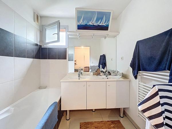 A VENDRE CASTANET TOLOSAN CENTRE-VILLE APPARTEMENT T3  LOUE AU PREMIER ETAGE AVEC BALCON ET PARKING