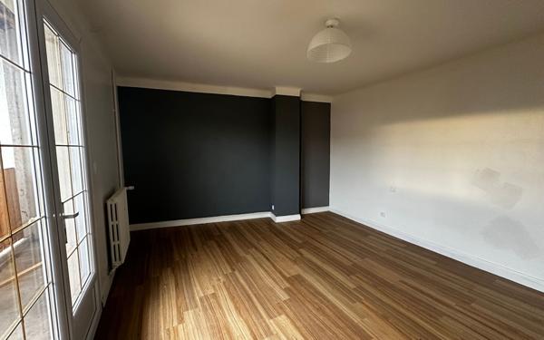 Maison à louer    5 pièces •  Palaminy