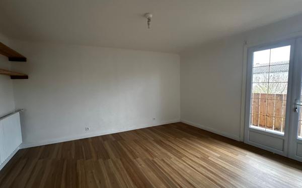 Maison à louer    5 pièces •  Palaminy