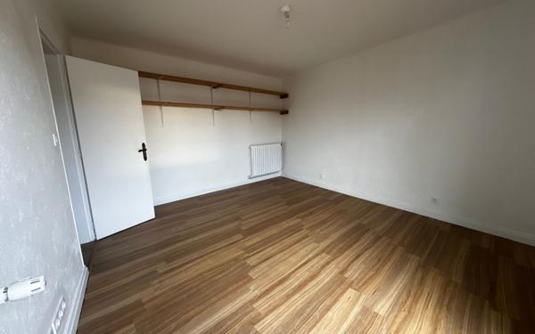 Maison à louer    5 pièces •  Palaminy