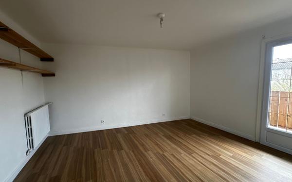 Maison à louer    5 pièces •  Palaminy