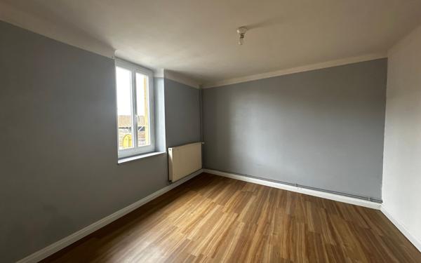 Maison à louer    5 pièces •  Palaminy