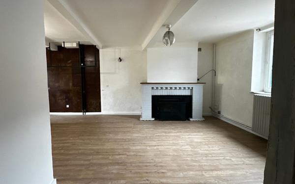 Maison à louer    5 pièces •  Palaminy