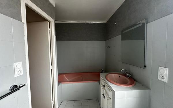 Maison à louer    5 pièces •  Palaminy