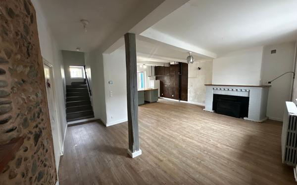 Maison à louer    5 pièces •  Palaminy