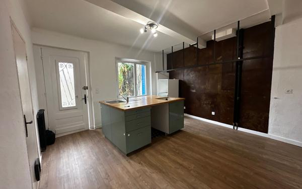 Maison à louer    5 pièces •  Palaminy