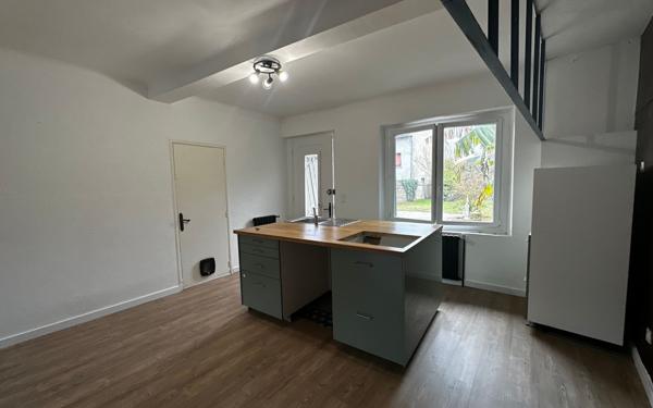 Maison à louer    5 pièces •  Palaminy