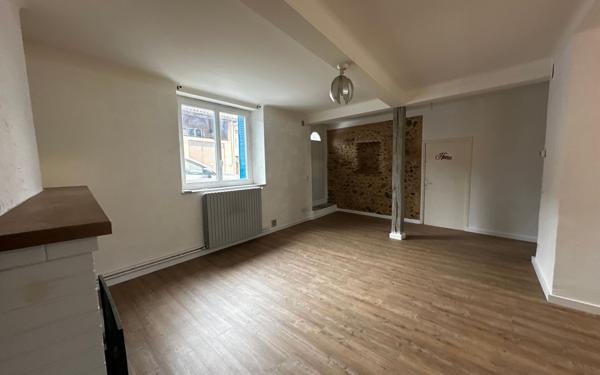 Maison à louer    5 pièces •  Palaminy