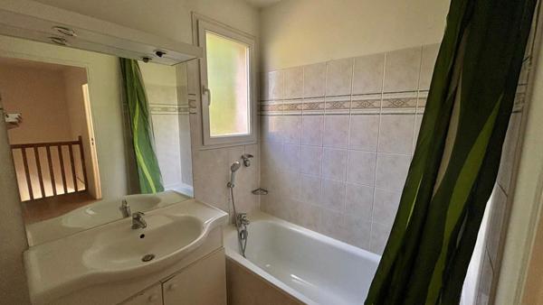 Fuveau ? Maison T4 90 m² avec terrasse, piscine, box et résidence sécurisée