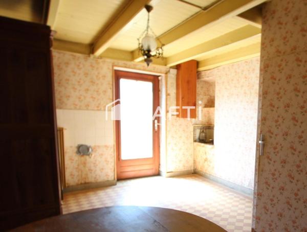 MAISON EN PIERRE AVEC DÉPENDANCES ET TERRAIN