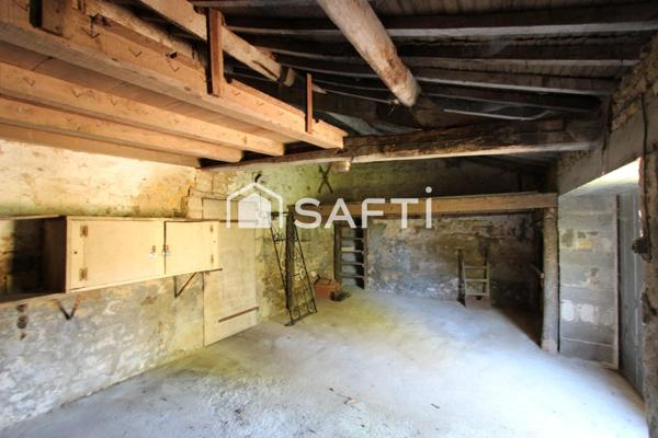 MAISON EN PIERRE AVEC DÉPENDANCES ET TERRAIN