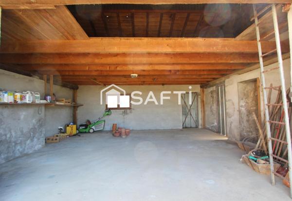 MAISON EN PIERRE AVEC DÉPENDANCES ET TERRAIN