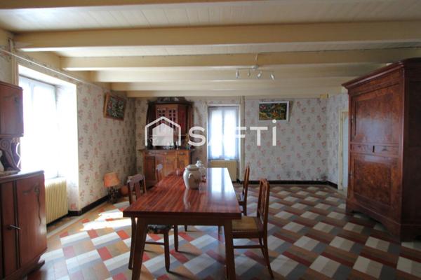 MAISON EN PIERRE AVEC DÉPENDANCES ET TERRAIN