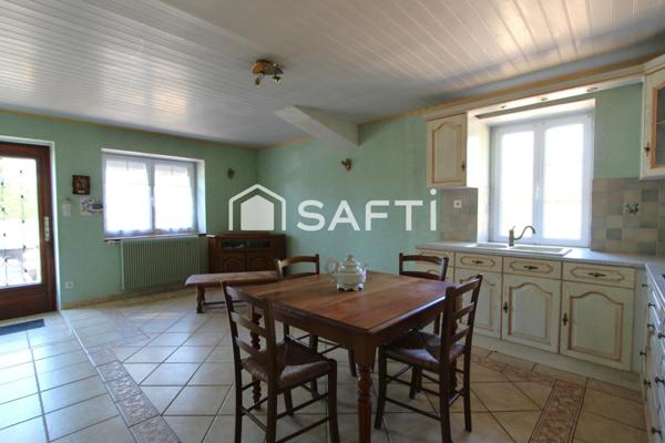 MAISON EN PIERRE AVEC DÉPENDANCES ET TERRAIN