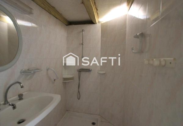 MAISON EN PIERRE AVEC DÉPENDANCES ET TERRAIN