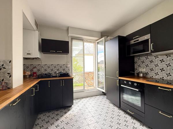 Appartement Surgeres 4 pièce(s) 100 m2