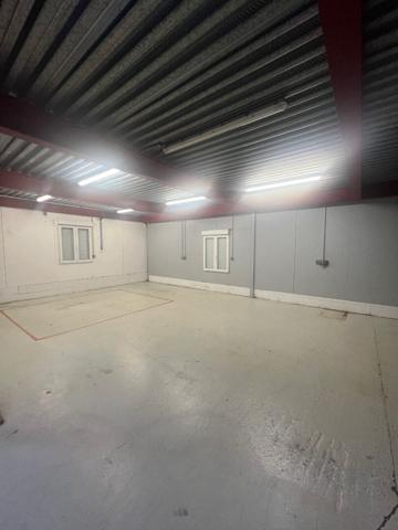 A vendre Entrepôt / bureaux Laval 685 m2