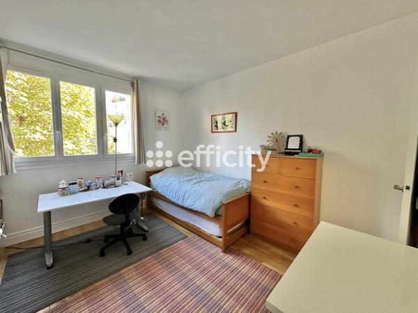 Appartement
         4 pièces
        - 84 m² 895 000 € *